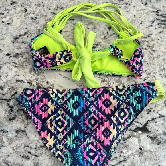 Medium and small bikini; no underwire; vibrant colors; cross cross back - Picture 6 of 6